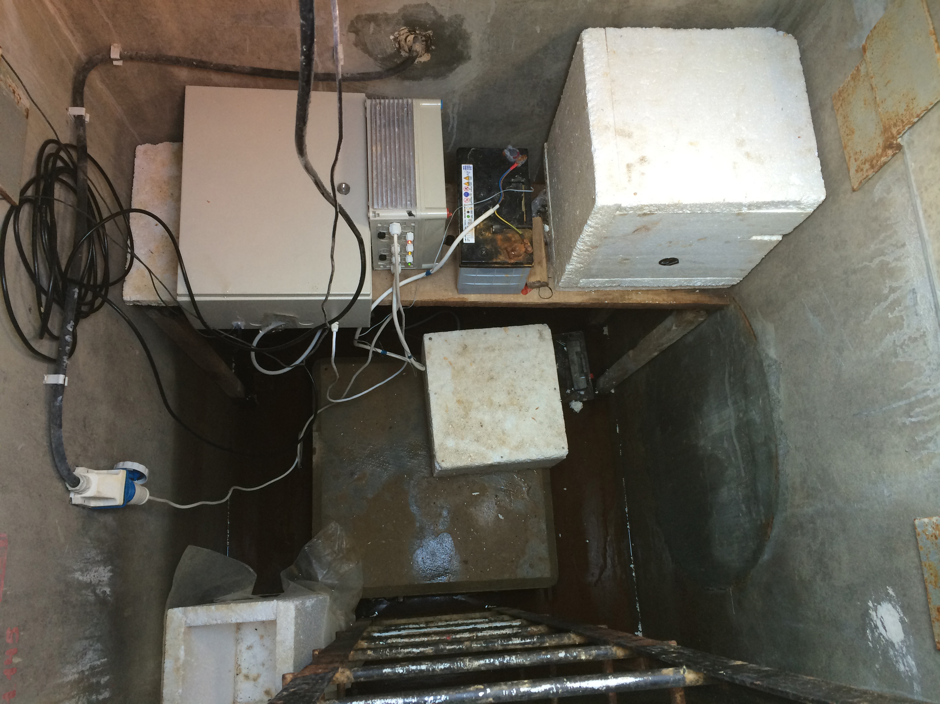 Пример смонтированного регистрирующего оборудования в пунктах наблюдений на севере Сахалина